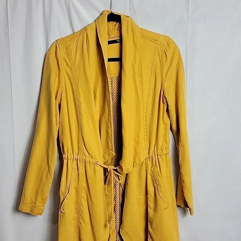 🖤5/$20🖤 MAX JEANS.. yellow light weight jacket..